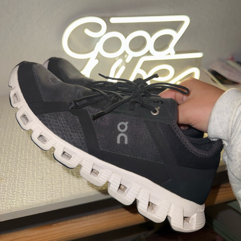Oncloud black sneakers